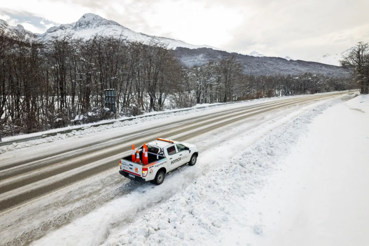 Se registraron intensas nevadas sobre la Ruta Nacional N°3 (3)