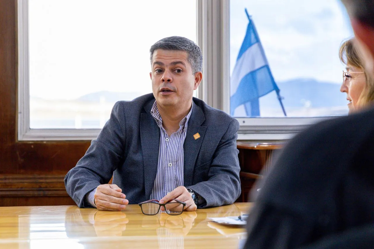 Para Dachary la embajadora del Reino Unido no es bienvenida a la provincia