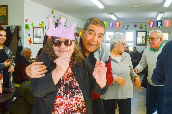 Celebrarán el Día del Amigo con una fiesta para mayores de 50 en Río Grande