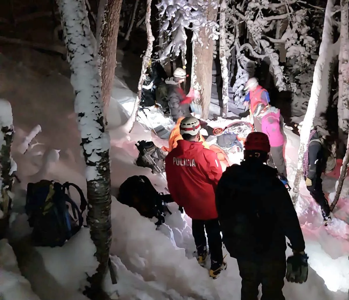 Rescatan un turista que sufrió un accidente en la “Laguna de los Témpanos” (1)