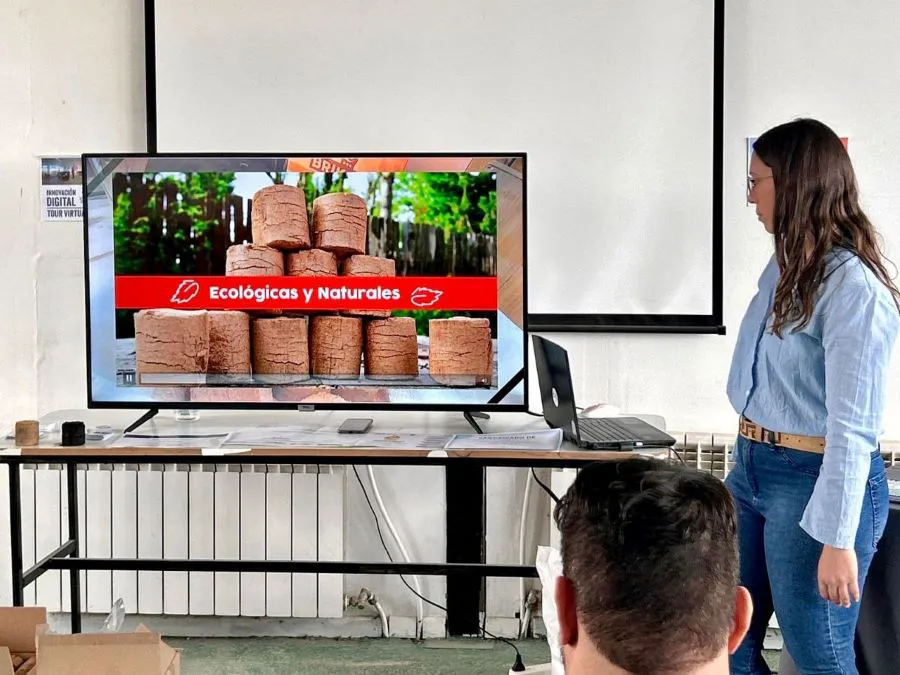 photo_4924696612580297556_y