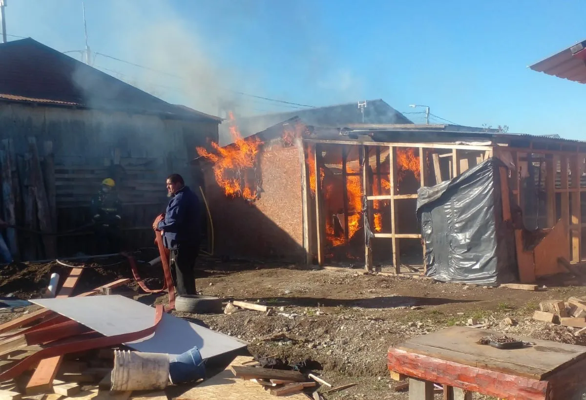Una casilla de madera fue arrasada por un incendio en la ciudad de Tolhuin