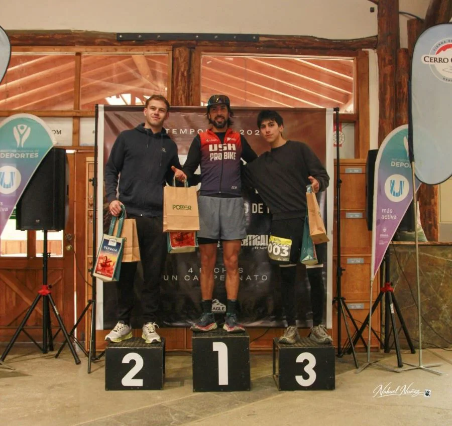 Podio masculino del Trail Fueguino