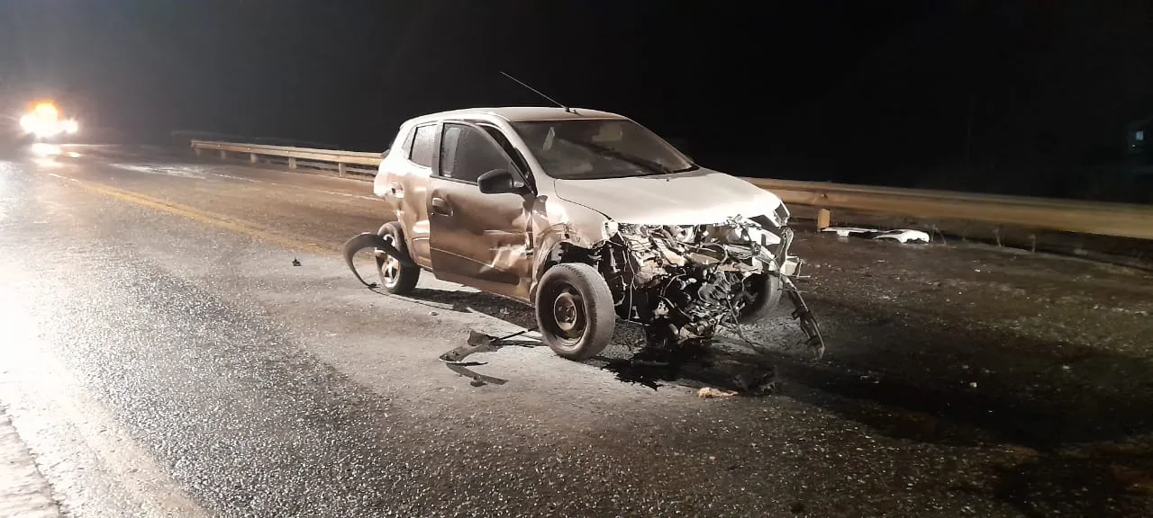 Conductor perdió el control y tras despistar terminó volcando sobre la Ruta 3 (1)