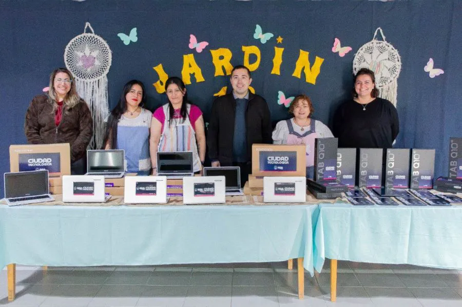 photo_4963431041423486593_y