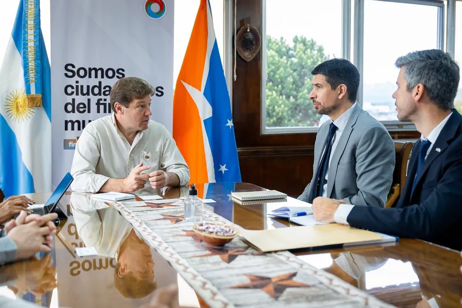 Melella y representantes de la embajada de Estados Unidos delinean una agenda de trabajo en seguridad   (1)