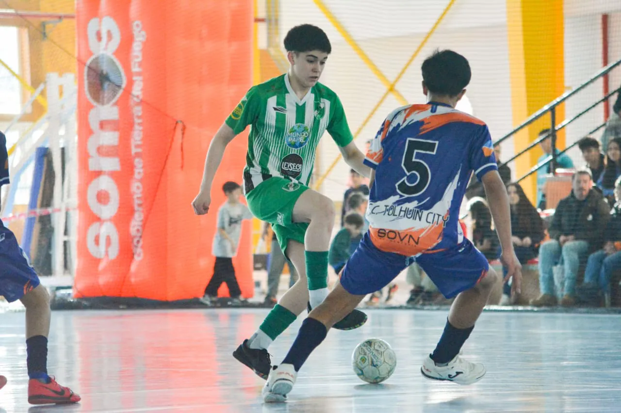 Escuela Municipal y Luz y Fuerza se consagraron campeones provinciales de Futsal (1)