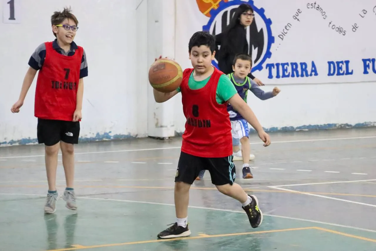 Tolhuin fue sede de un Encuentro Provincial de Básquet mini y pre mini (2)
