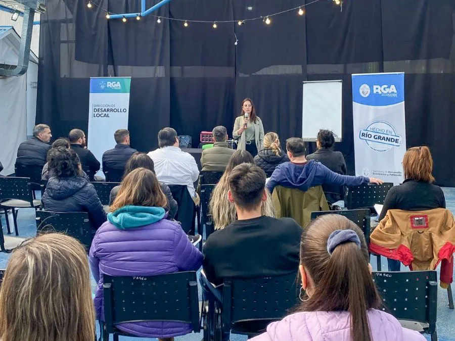 photo_5084836143245143754_y