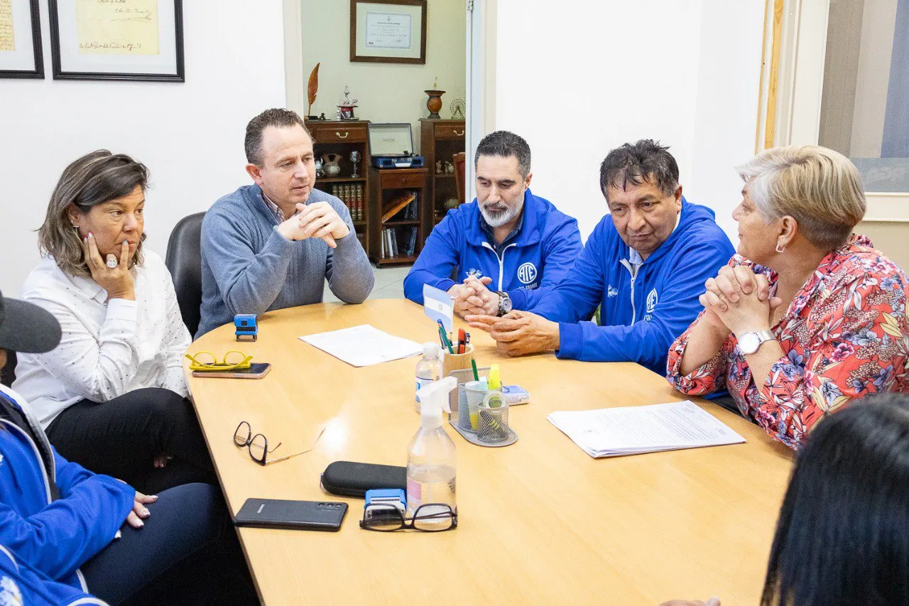 Trabajadores municipales lograron acordar un piso de 700 mil pesos mensuales