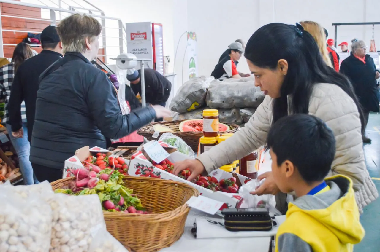 Miles de familias aprovecharon los precios de la feria Tu Mercado TDF