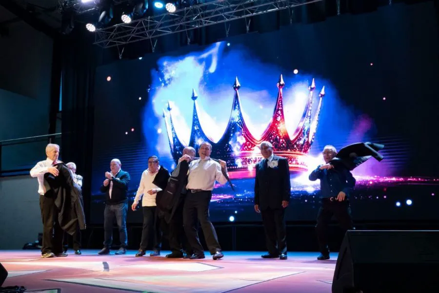 photo_5102785490183719747_y