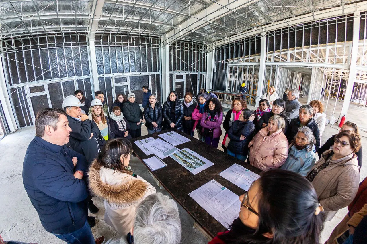 Vecinos recorrieron junto al intendente la obra del Centro de Día Municipal