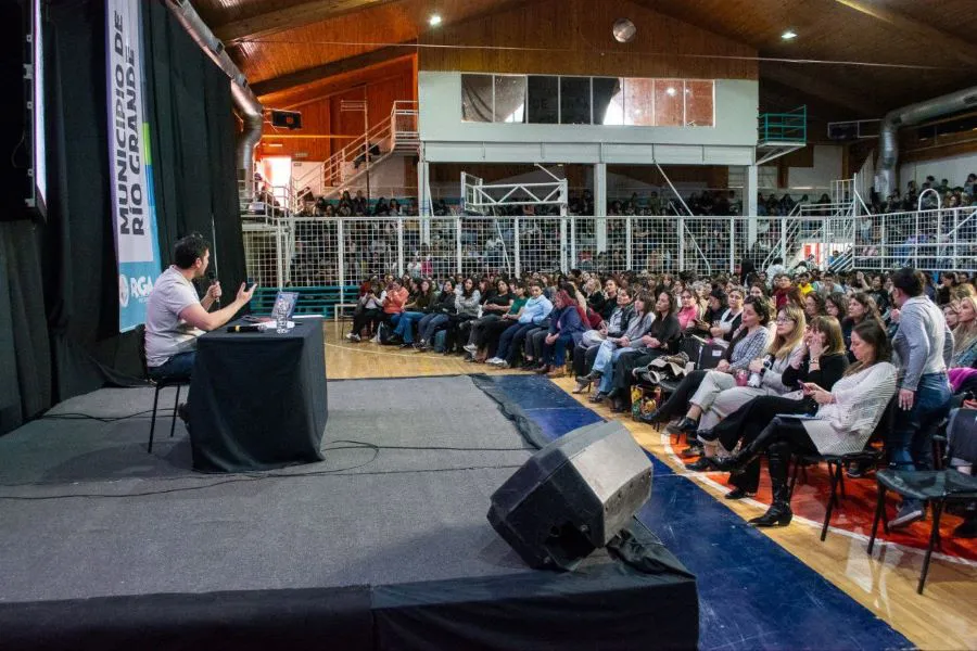 photo_4990037165526331051_y