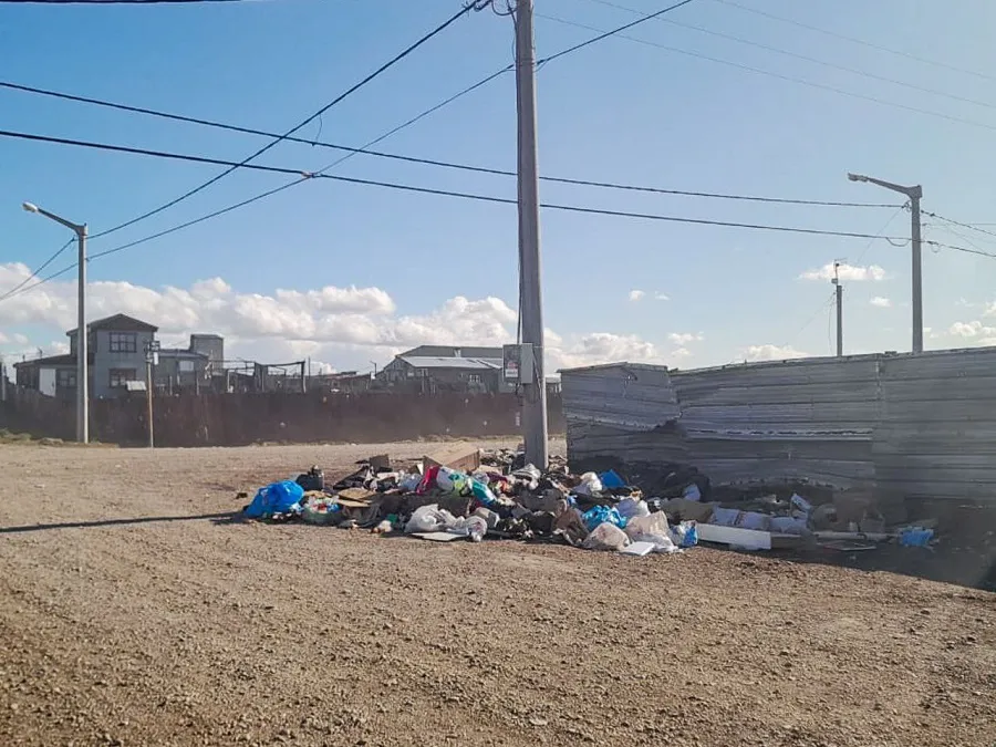 Vecinos de Río Grande que arrojen basura en la vía pública serán multados