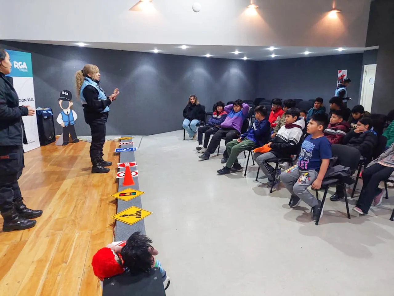 Se dictó una capacitación en “Educación Vial” a niños mediante actividades lúdicas (2)