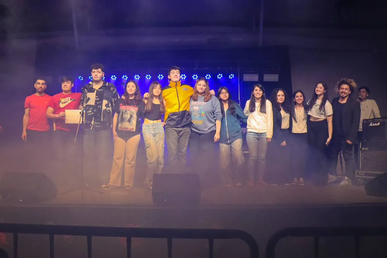 El Municipio llevó adelante el Festival “Esperando la Primavera” en Tolhuin (2)