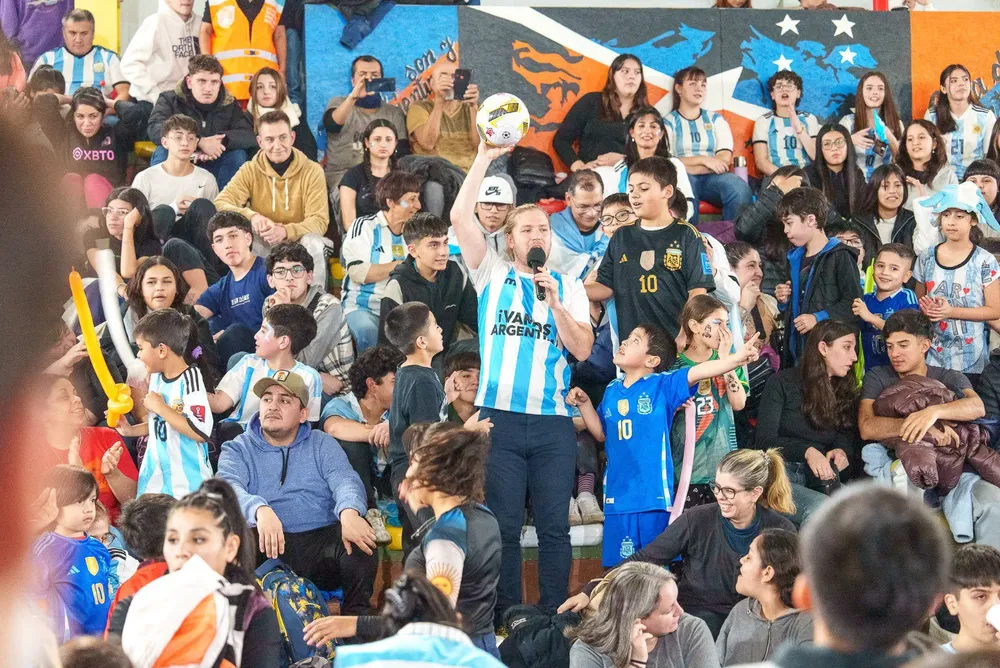 Cientos de fueguinos alentaron a la Argentina durante la Copa América  (5)