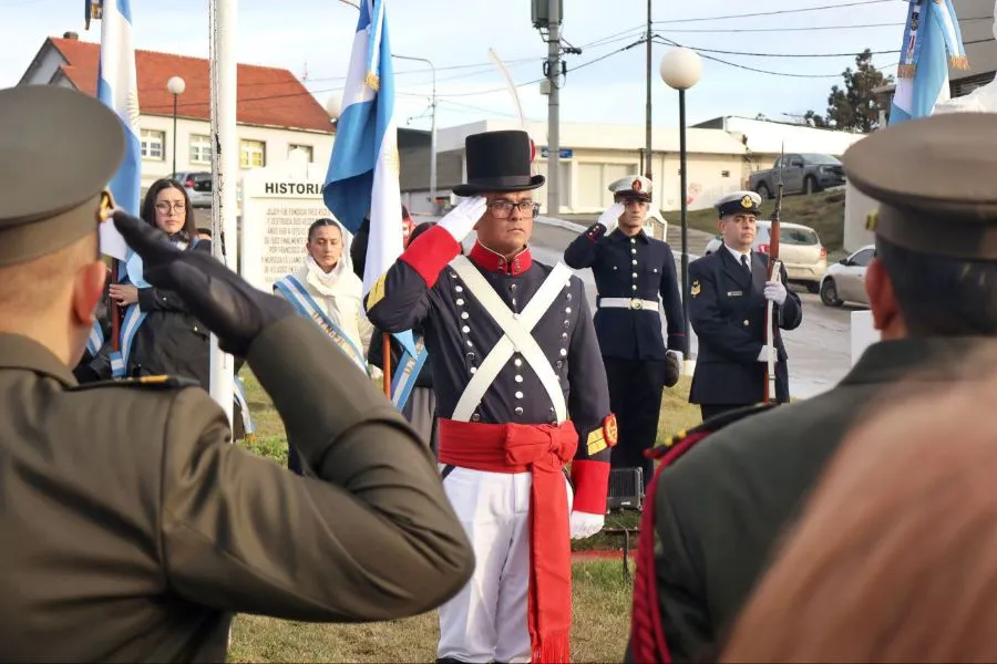 photo_5093668305402703643_y