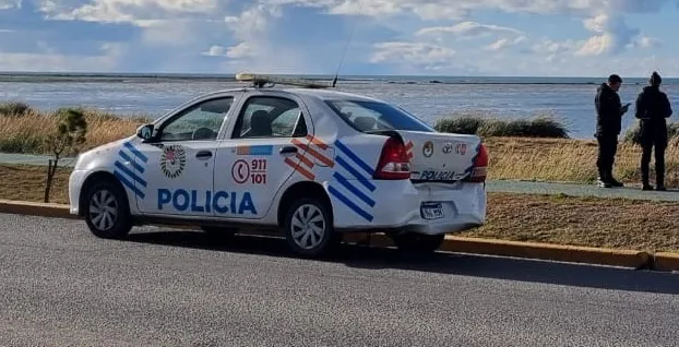 Conductora chocó contra un patrullero y terminó hospitalizada (4)