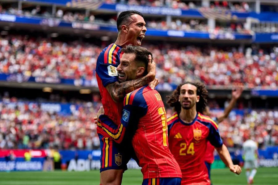 España goleó a Austria y se metió en los octavos de final del Mundial
