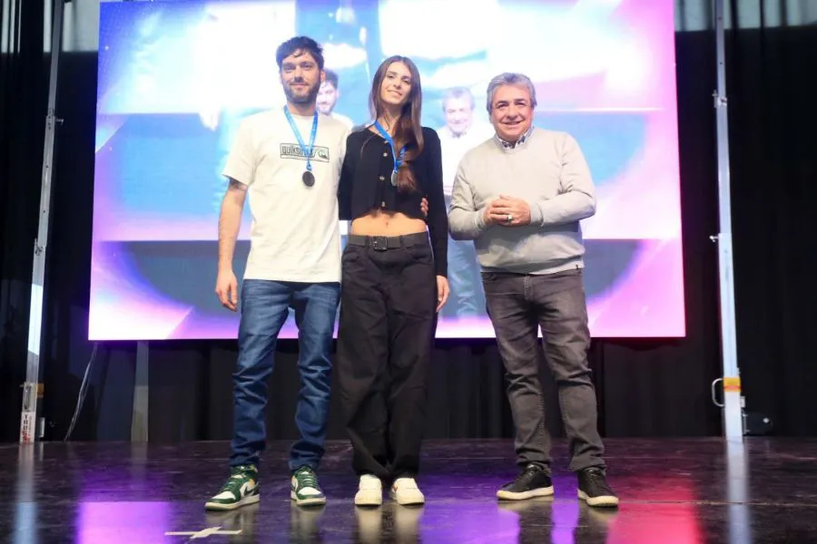 photo_5125541944904846098_y