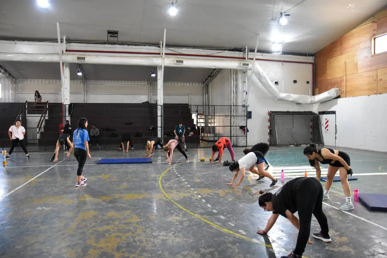Se desarrolló una exitosa jornada por el Día de la Actividad Física en Tolhuin (2)