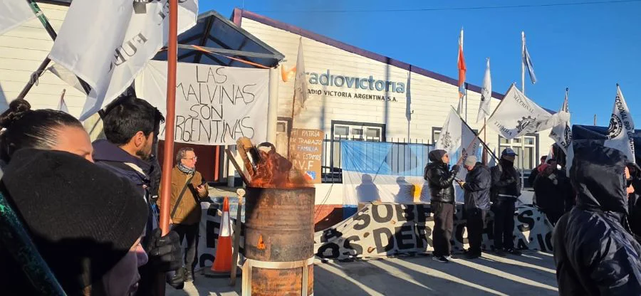 La UOM se manifestó frente a Radio Victoria