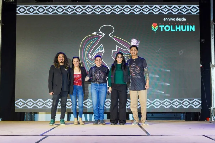 photo_5163406883388763847_y