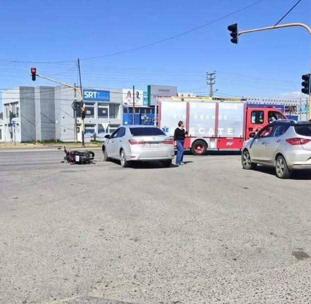 Un motociclista herido y un auto secuestrado por falta de papeles