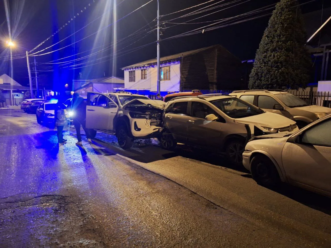 Empleado judicial totalmente alcoholizado chocó varios autos estacionados en Ushuaia
