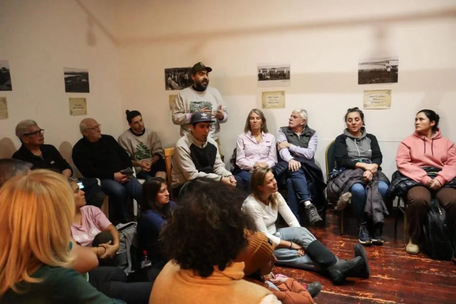 Se realizó el conversatorio “Historias de quintas y pioneros” en la antigua casa beban
