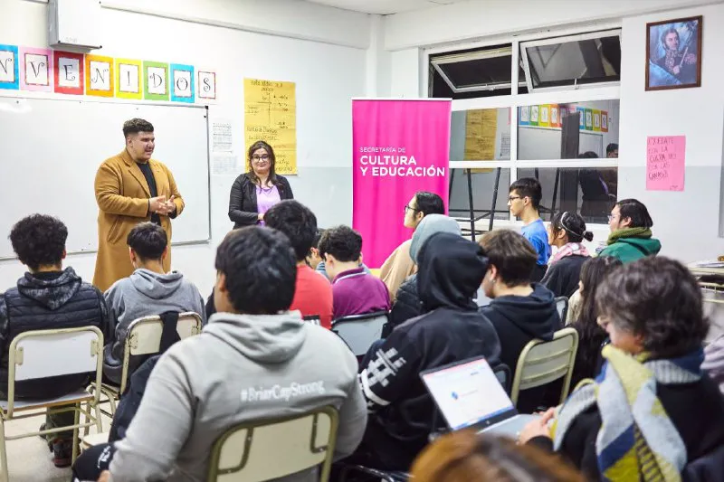 Se brindaron charlas de orientación vocacional y ocupacional en colegios secundarios