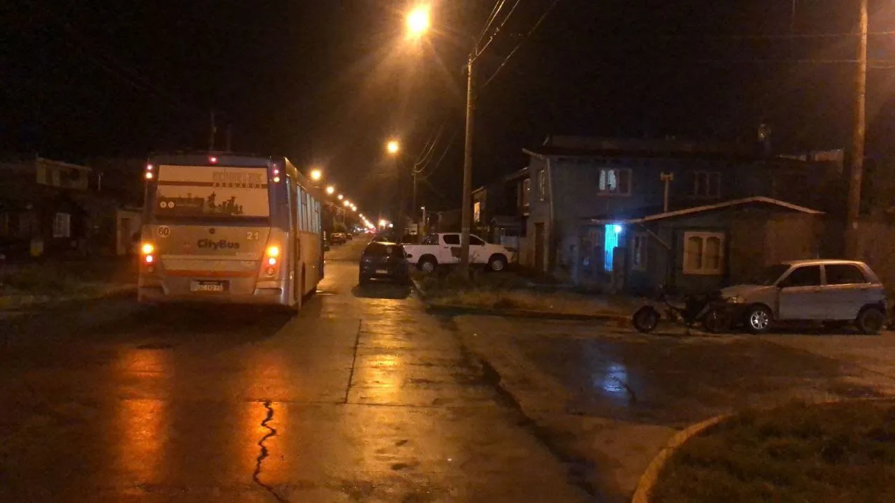 Colectivo de City Bus embistió una motocicleta dejando un menor herido (3)