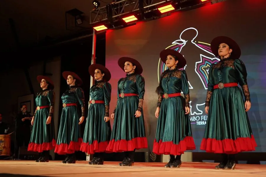 photo_5163406883388763846_y