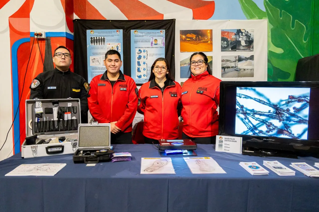 Comenzó la expo “Conociendo tu Policía” al conmemorarse 139 años de la fuerza (2)