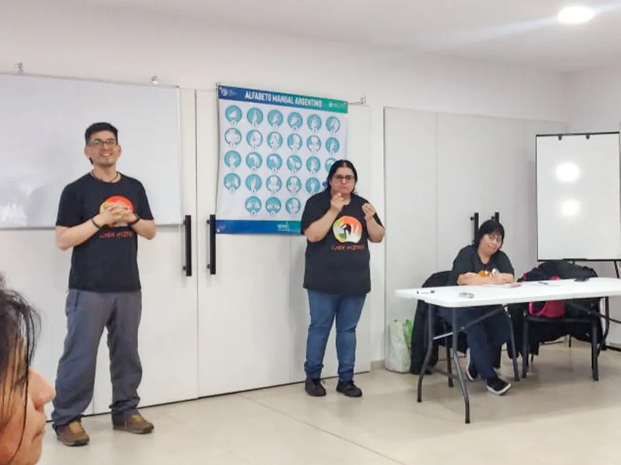 Comenzó a dictarse el taller “Inclusión a través de la lengua de señas Argentina” (1)