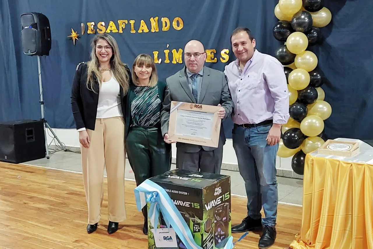 El colegio provincial “Comandante Luis Piedrabuena” celebró su 40° aniversario (1)
