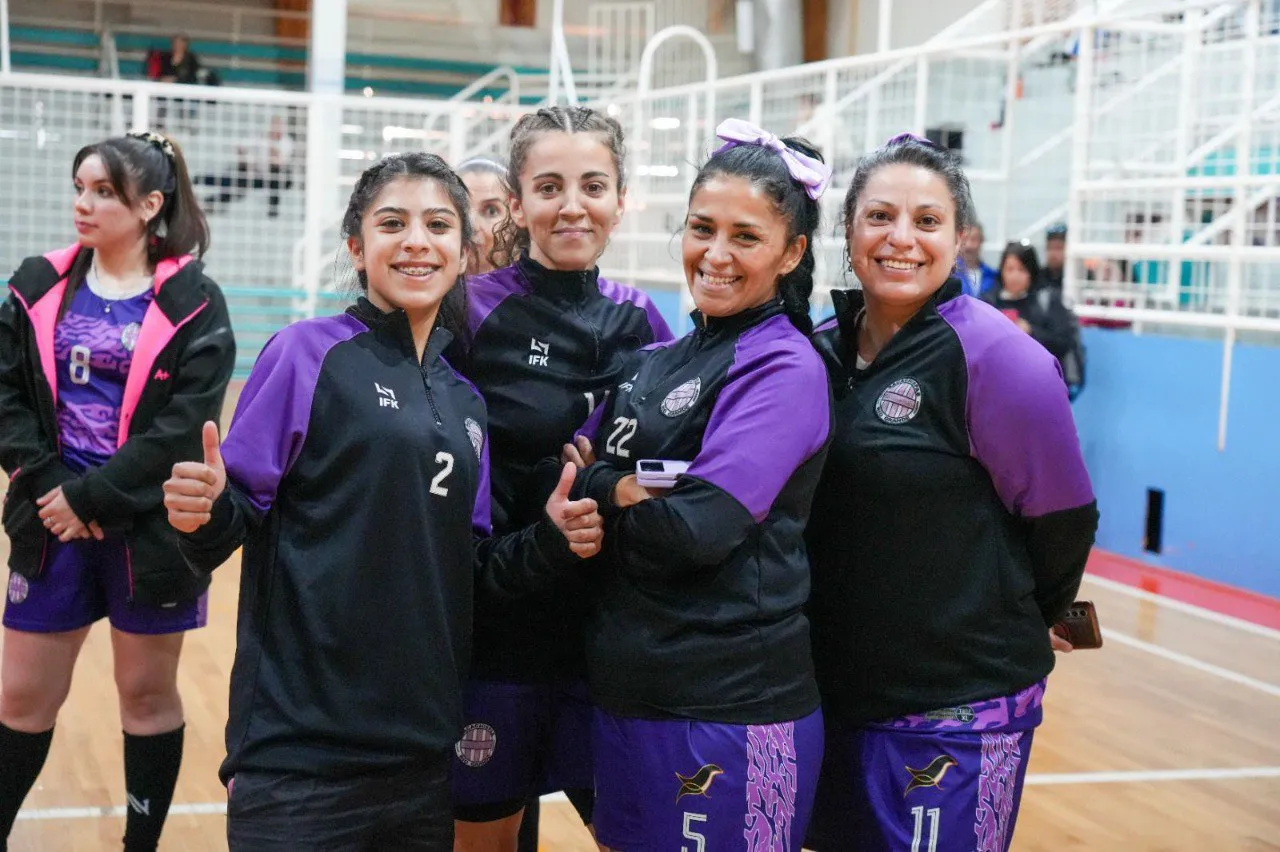Más de 300 mujeres participaron del torneo de futsal femenino Mujeres Centenarias (4)