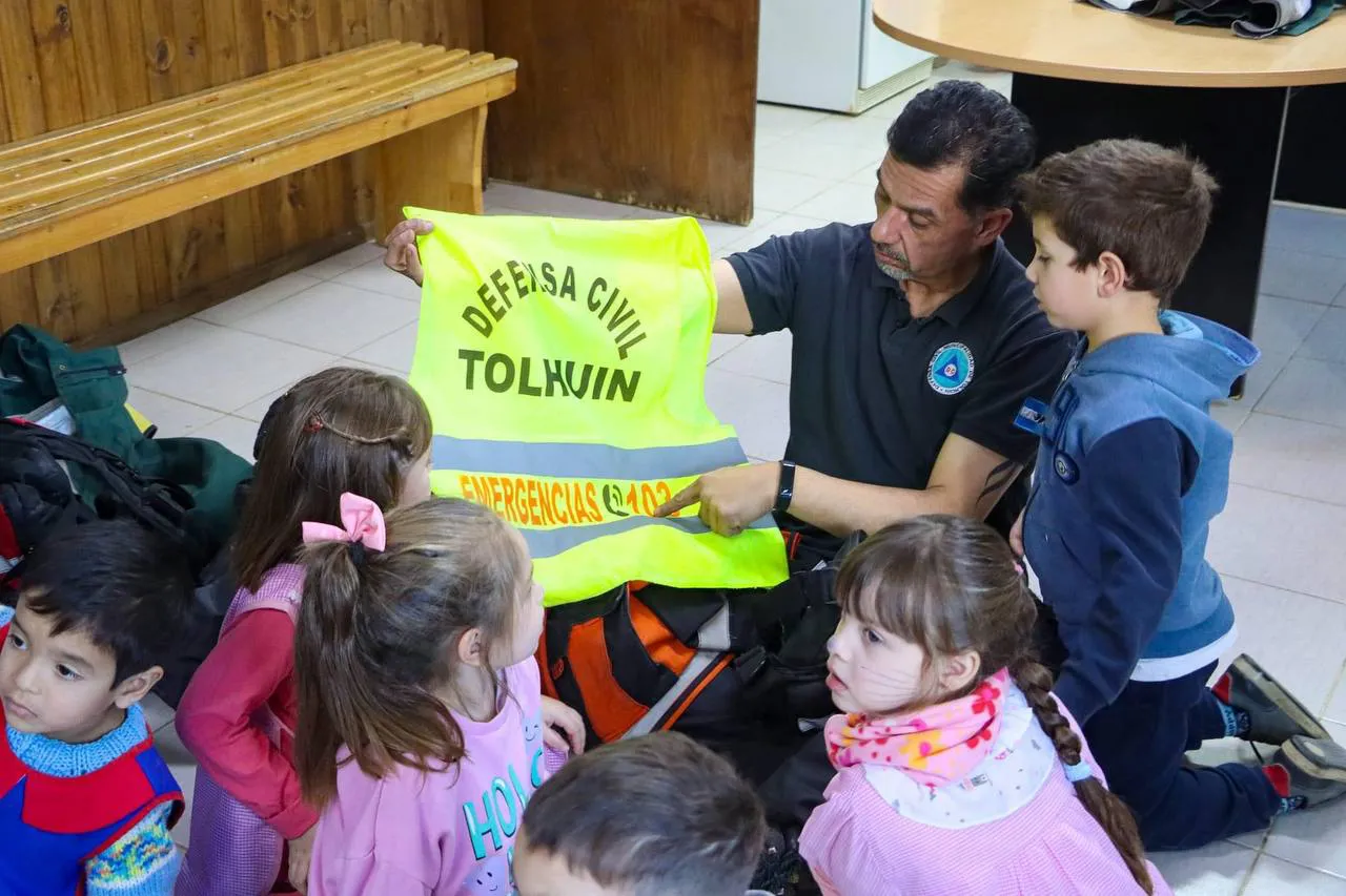 Niños del Jardín de Infantes “Zhioshi” recibieron capacitaciones de Defensa Civil (3)