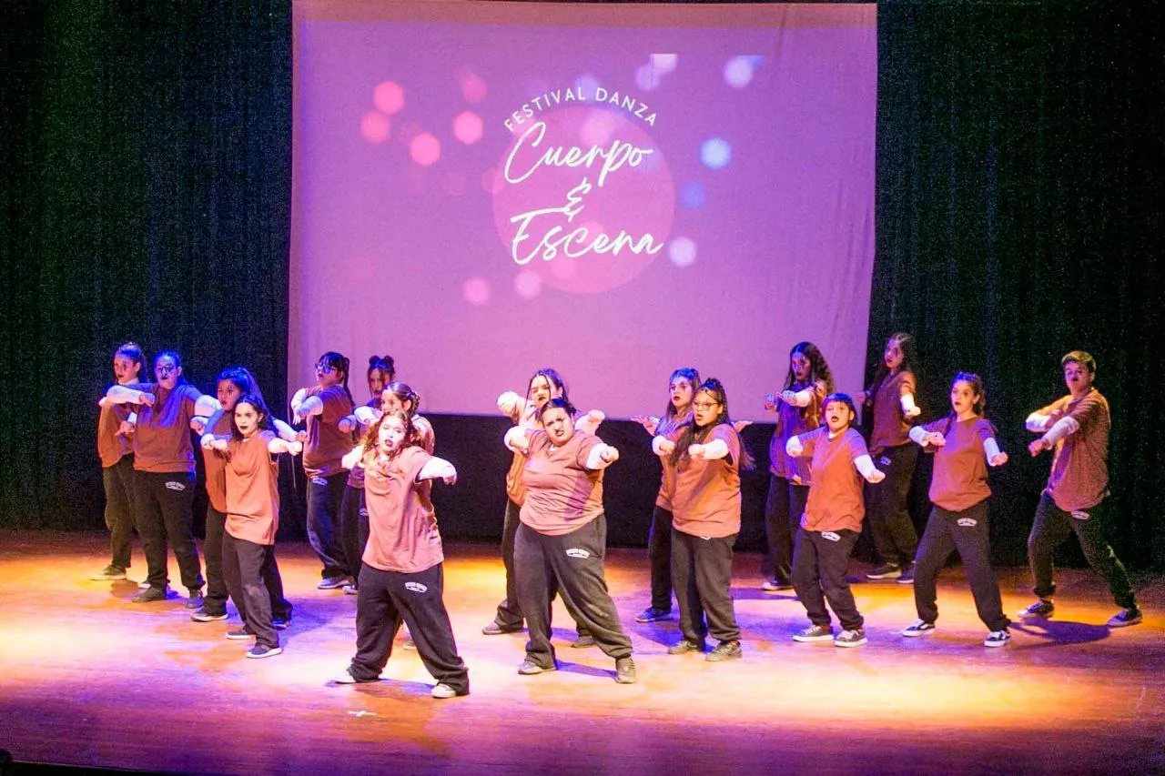 Este fin de semana se realizó un festival de danzas de las juventudes en Ushuaia (1)