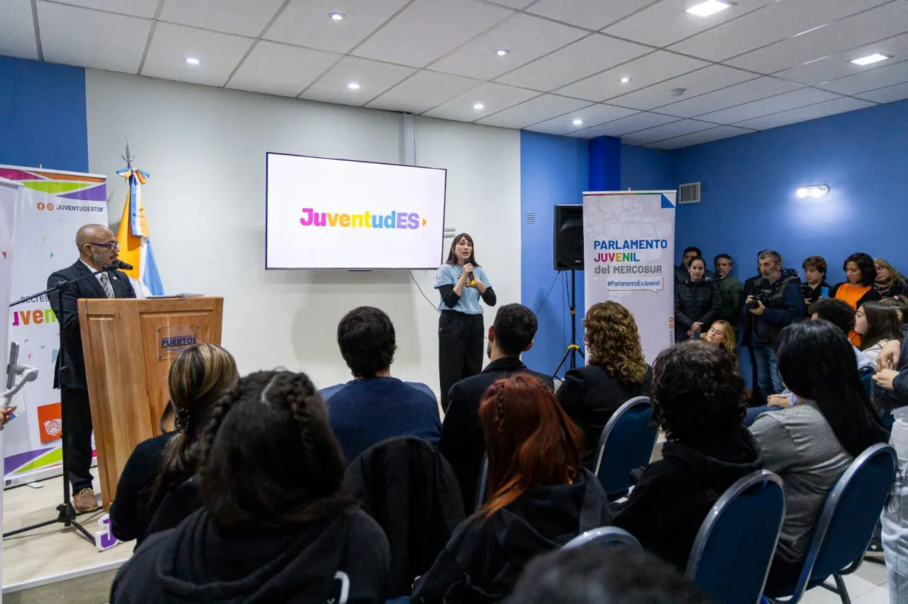 Con la participación de jóvenes fueguinos comenzó el Parlamento Juvenil del Mercosur (1)