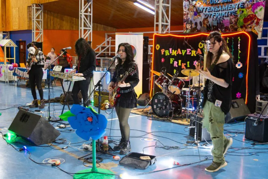 photo_5064425844474228812_y