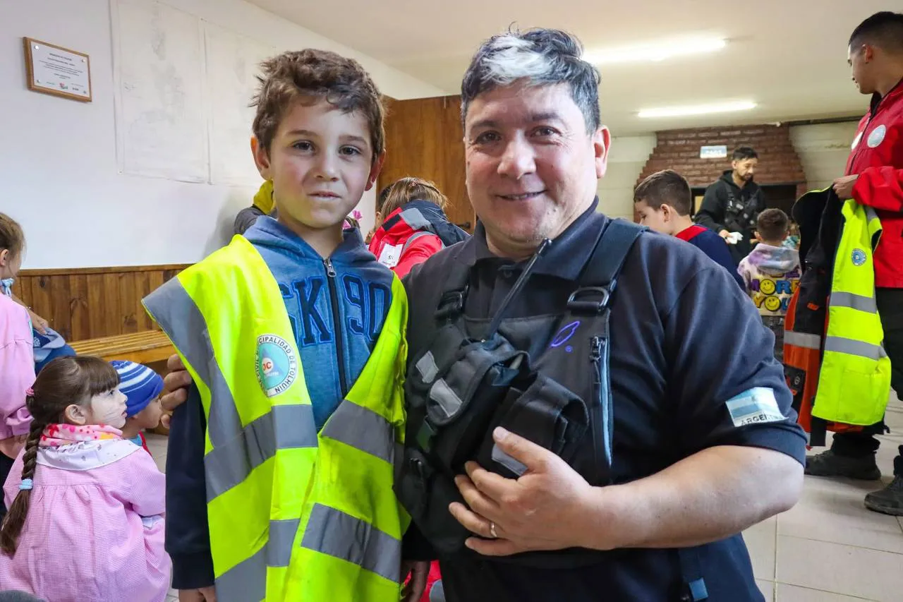 Niños del Jardín de Infantes “Zhioshi” recibieron capacitaciones de Defensa Civil (4)