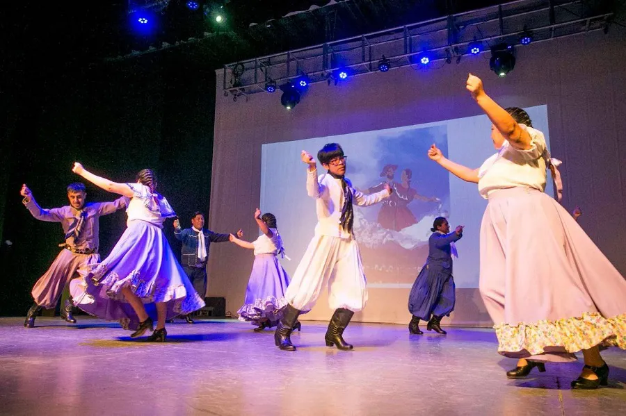 Vecinos disfrutaron del 2° Encuentro de Danzas Folclóricas Argentinas en Ushuaia  (1)