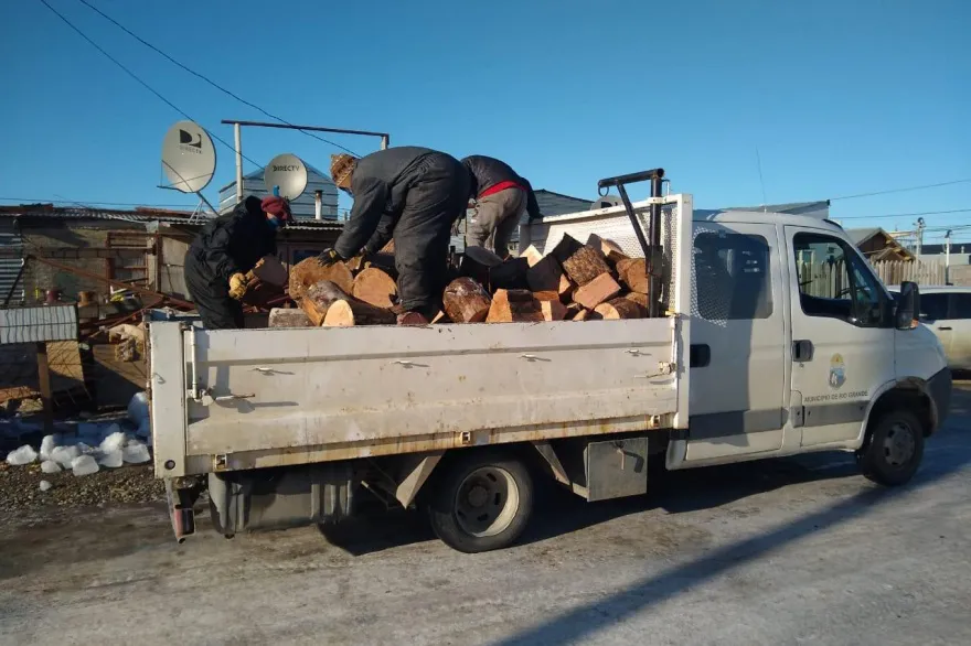 Abren inscripciones para acceder a la entrega de leña para calefaccionarse 01