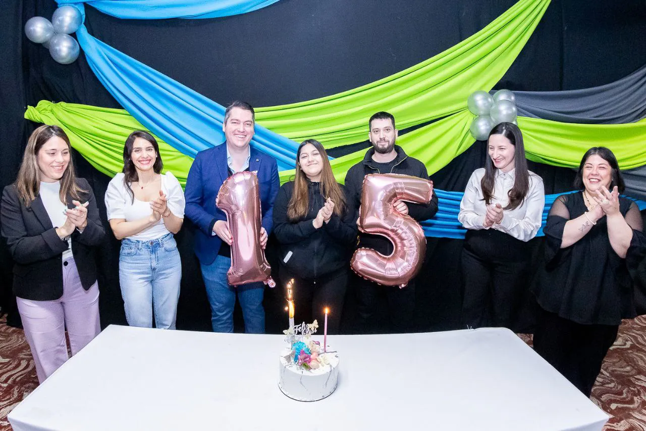 Riograndenses nacidos el 11 de julio compartieron un desayuno con el intendente (3)