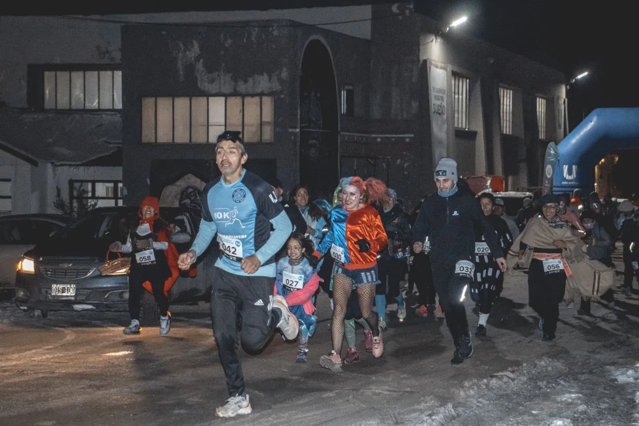 Se desarrolló en Ushuaia la carrera nocturna en homenaje a “Víctor Quiñimpera” (4)