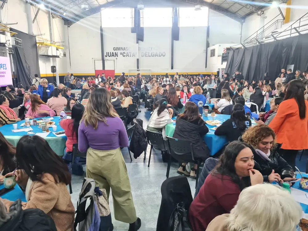 Se realizó un encuentro multitudinario de mujeres en el Club Sportivo (5)