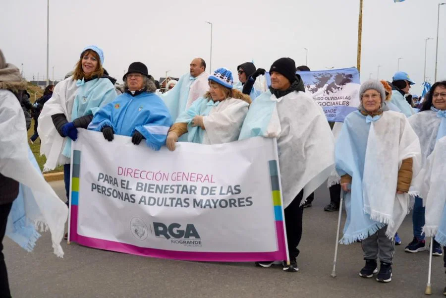 photo_5075674157667781674_y